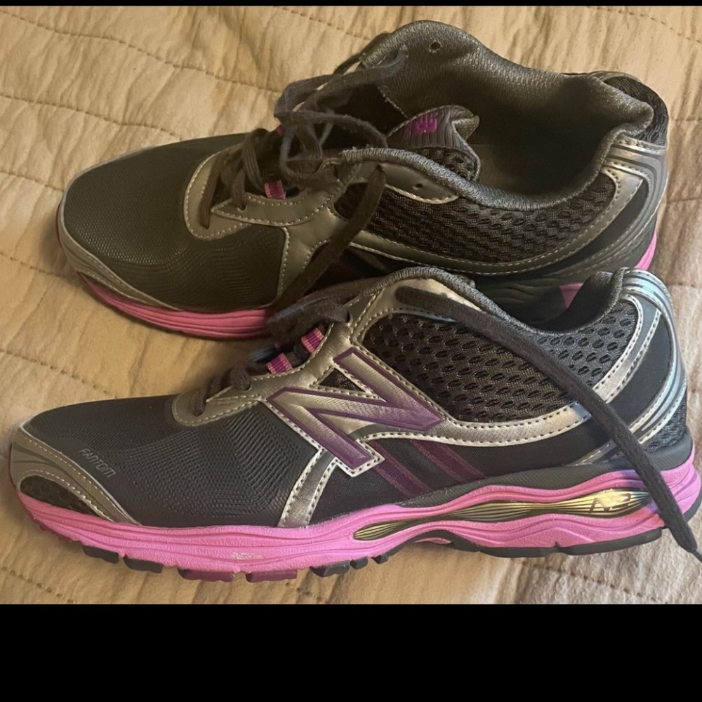 New Balance - Picture 2 of 2